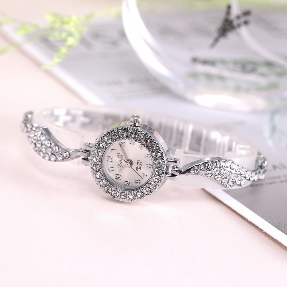 Wish new ladies alloy watch ladies fashion full diamond wing bracelet bracelet quartz watch on behalf of