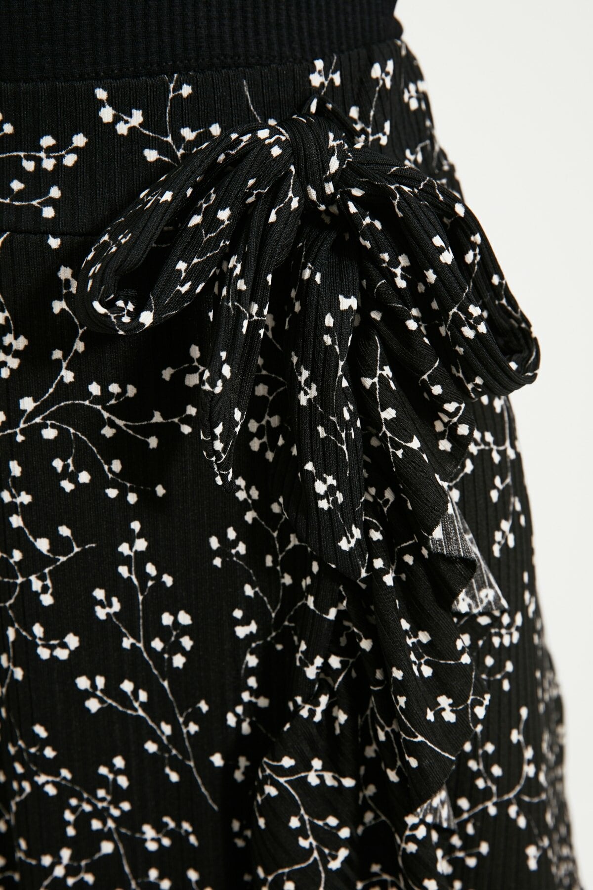 Floral Patterned Ruffle Knitted Skirt