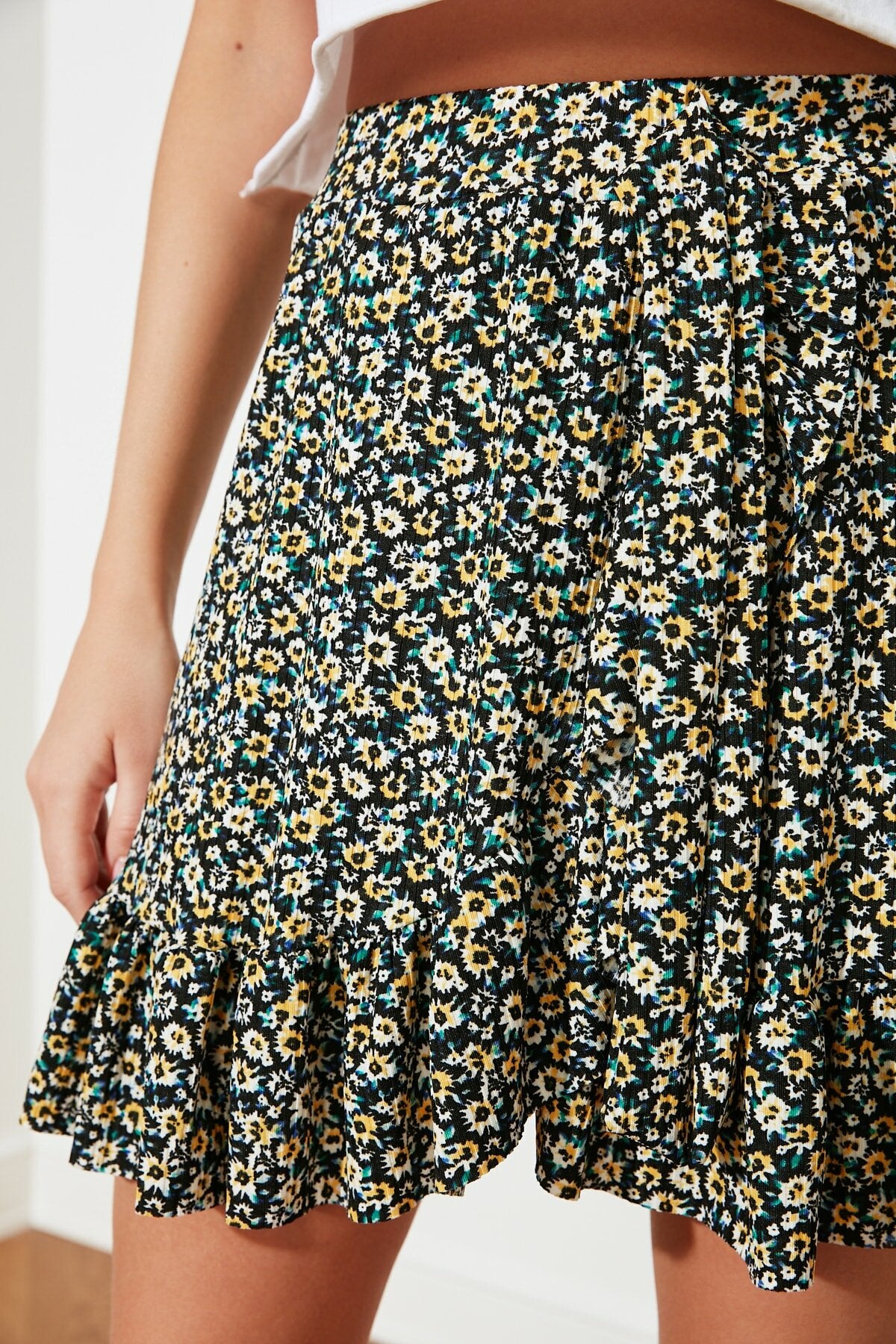 Floral Patterned Ruffle Knitted Skirt